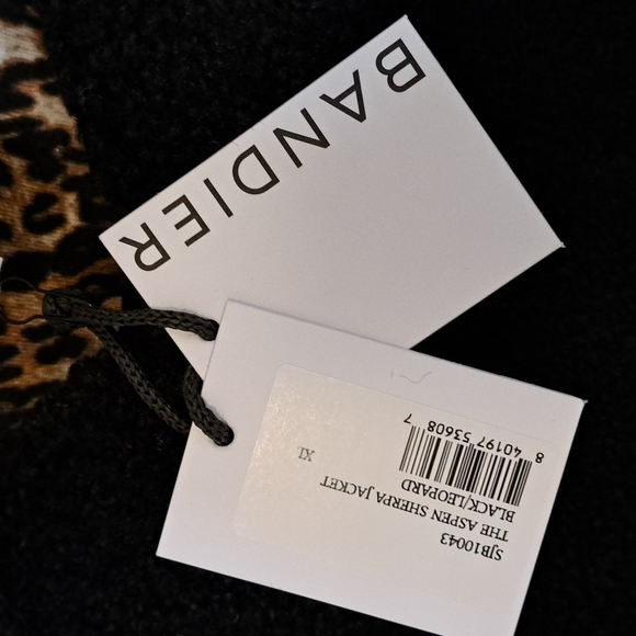 Bandier x Sincerely Jules, Women Aspen Sherpa Jacket in Black Leopard - Picture 7 of 12